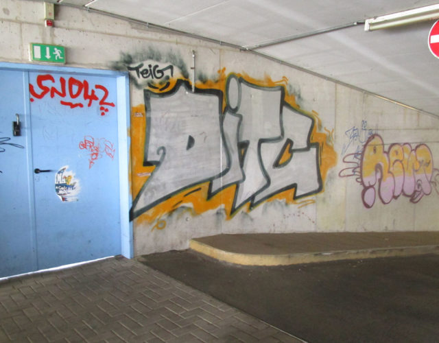 Graffitientfernung Oldenburg Parkhaus am ZOB 100
